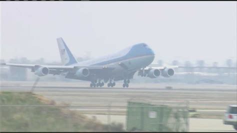 Air Force One 緊張的政治危機與驚險的空中決鬥！